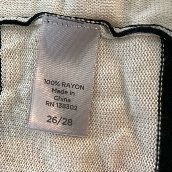 HOST PICK Avenue Size 4 Black, Grey & White Cardigan NWT - Picture 9 of 9